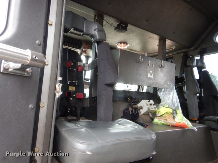 image for item HW9367 2001 E-one  pumper fire truck