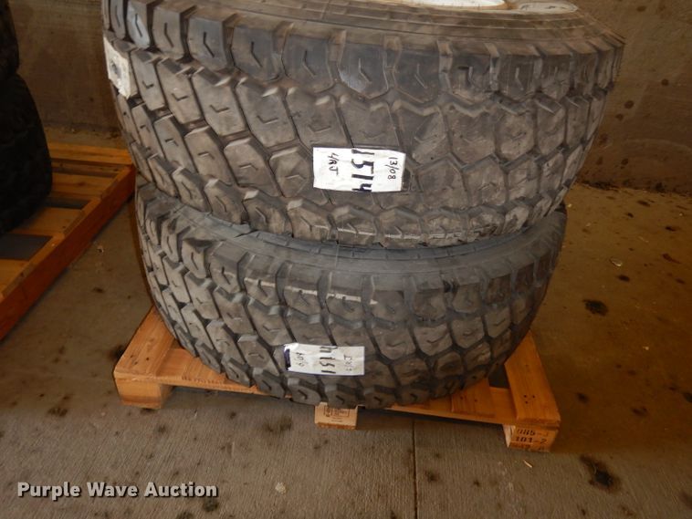 image for item HY9691 (2) Michelin XZY3 385/65R22.5 tires