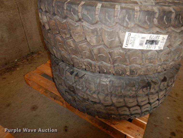 image for item HY9691 (2) Michelin XZY3 385/65R22.5 tires