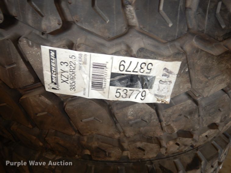 image for item HY9691 (2) Michelin XZY3 385/65R22.5 tires