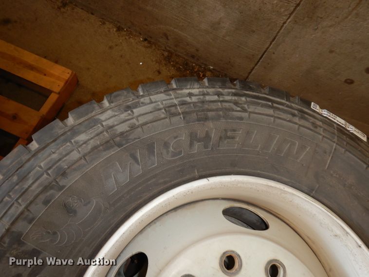 image for item HY9691 (2) Michelin XZY3 385/65R22.5 tires