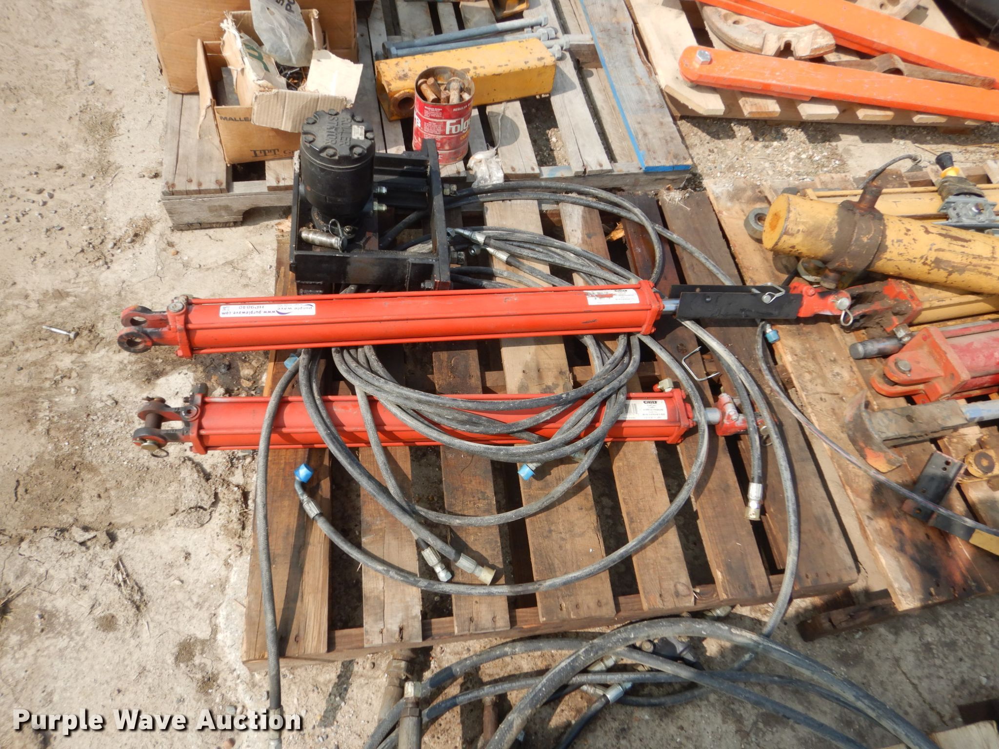 (9) hydraulic cylinders in Knoxville, IA Item HP9840 sold Purple Wave