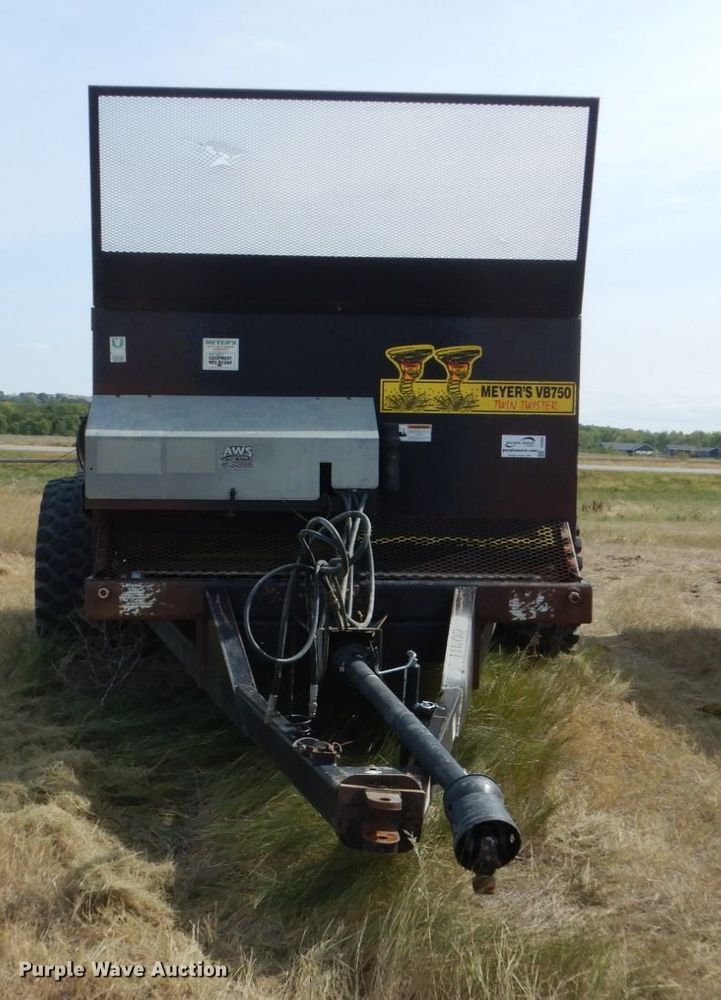 image for item DC8966 2012 Meyers VB750 manure spreader