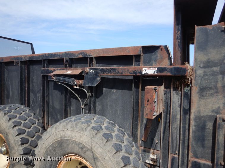 image for item DC8966 2012 Meyers VB750 manure spreader