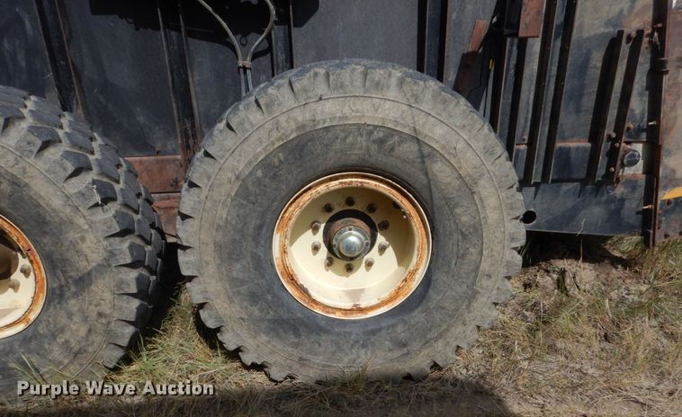 image for item DC8966 2012 Meyers VB750 manure spreader