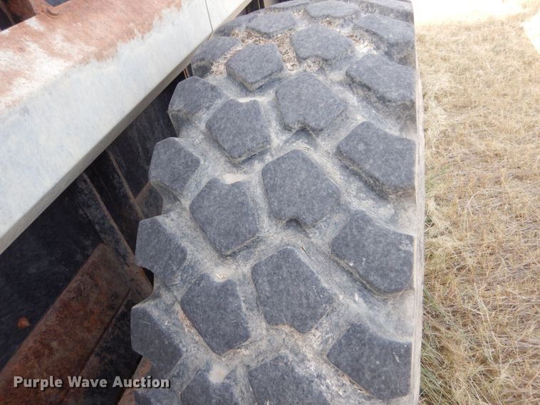 image for item DC8966 2012 Meyers VB750 manure spreader