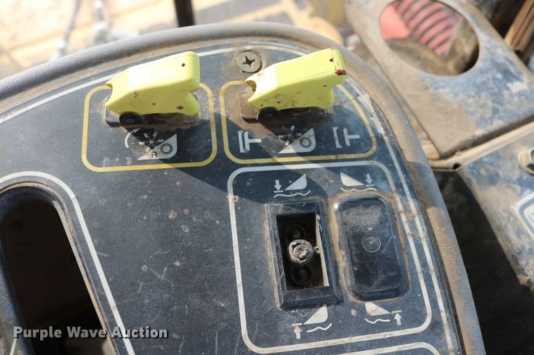 image for item DD5411 2000 New Holland HW340  windrower