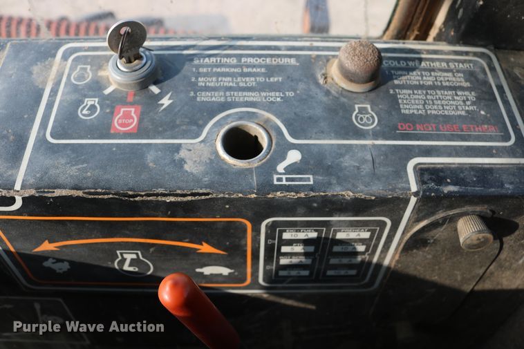 image for item DD5411 2000 New Holland HW340  windrower