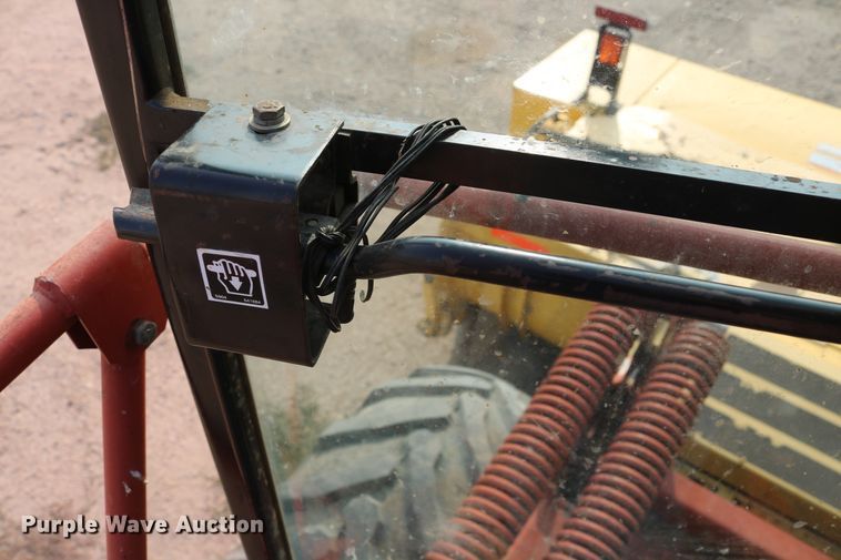 image for item DD5411 2000 New Holland HW340  windrower