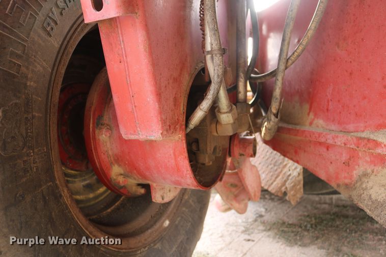 image for item DD5411 2000 New Holland HW340  windrower