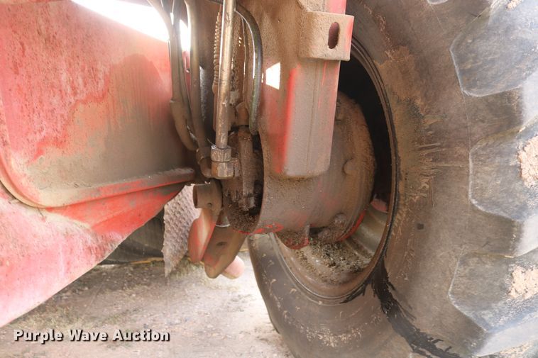 image for item DD5411 2000 New Holland HW340  windrower