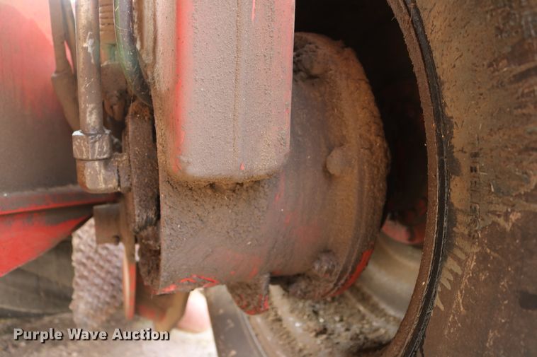 image for item DD5411 2000 New Holland HW340  windrower