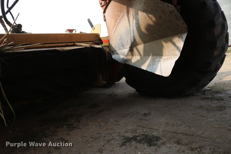 image for item DD5411 2000 New Holland HW340  windrower