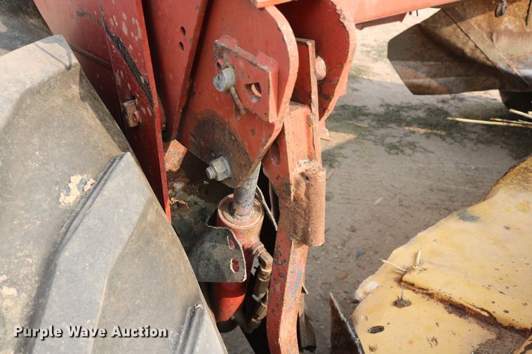 image for item DD5411 2000 New Holland HW340  windrower