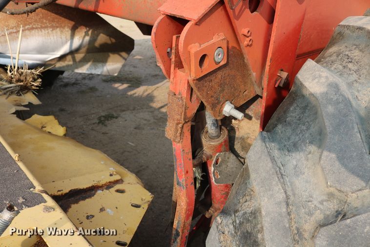 image for item DD5411 2000 New Holland HW340  windrower