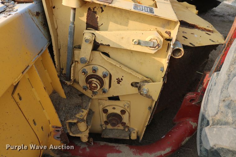 image for item DD5411 2000 New Holland HW340  windrower