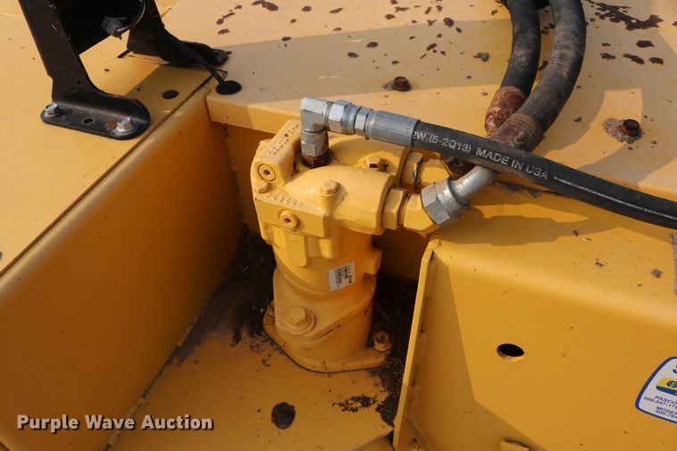 image for item DD5411 2000 New Holland HW340  windrower