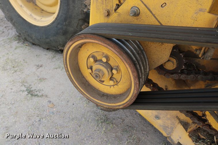 image for item DD5411 2000 New Holland HW340  windrower