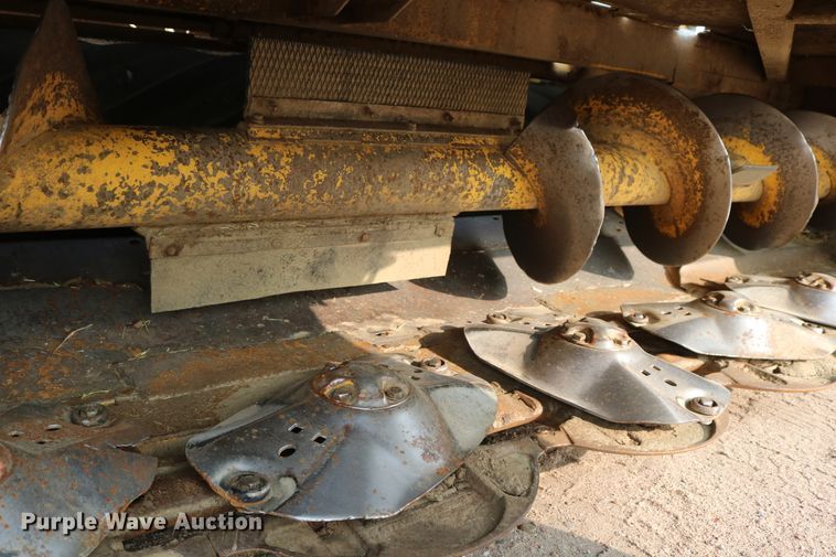 image for item DD5411 2000 New Holland HW340  windrower