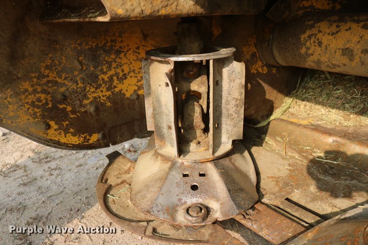 image for item DD5411 2000 New Holland HW340  windrower