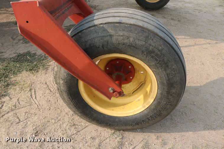 image for item DD5411 2000 New Holland HW340  windrower