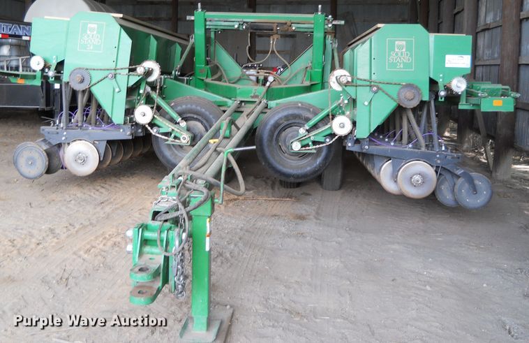 image for item DE4506 Great Plains Solid Stand 24 grain drill