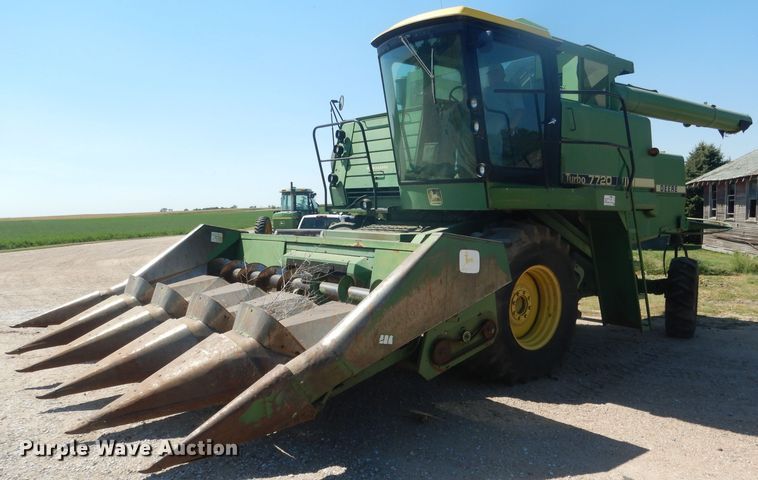image for item DG4581 John Deere 7720 combine