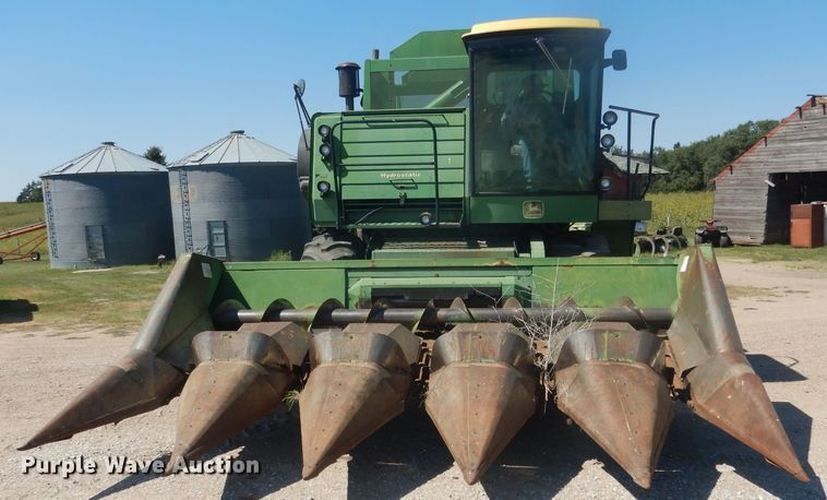 image for item DG4581 John Deere 7720 combine