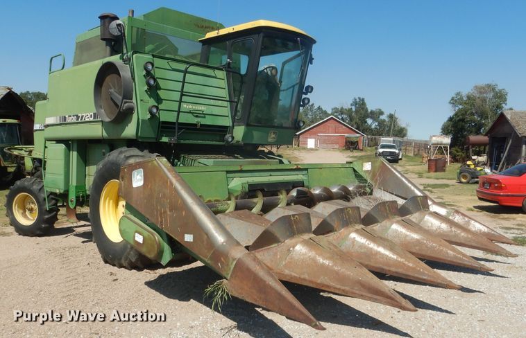 image for item DG4581 John Deere 7720 combine