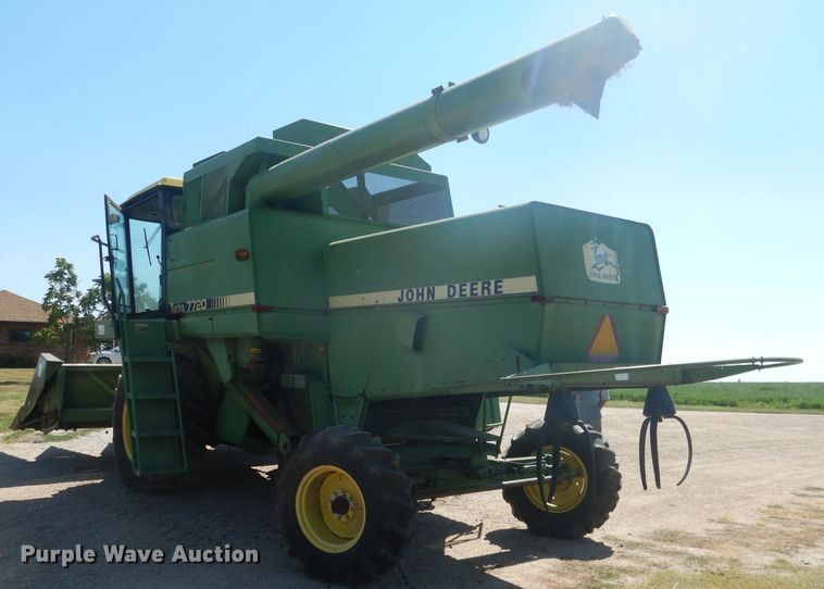 image for item DG4581 John Deere 7720 combine