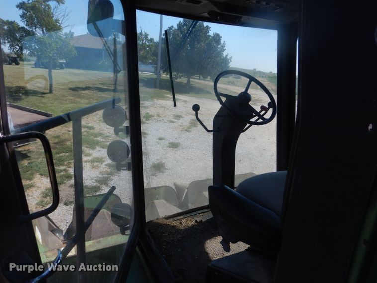 image for item DG4581 John Deere 7720 combine