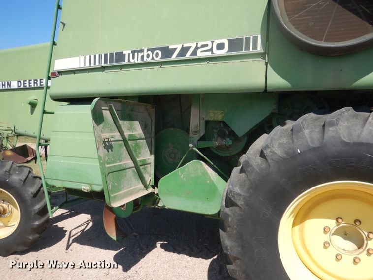 image for item DG4581 John Deere 7720 combine