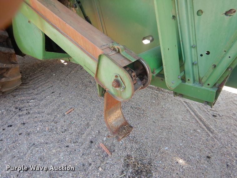image for item DG4581 John Deere 7720 combine