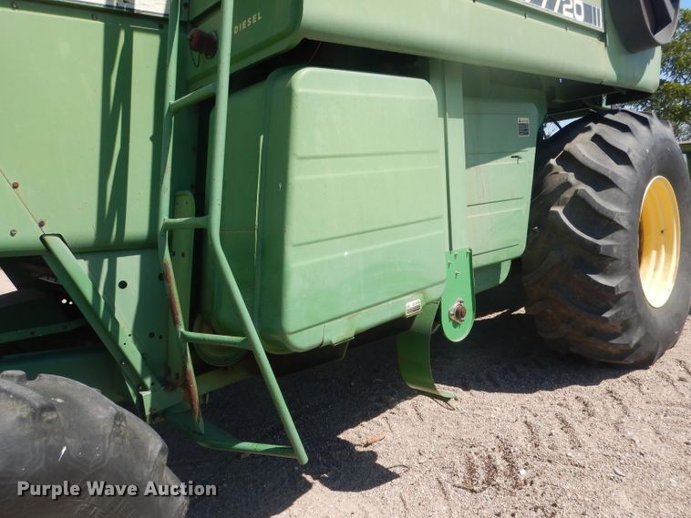 image for item DG4581 John Deere 7720 combine