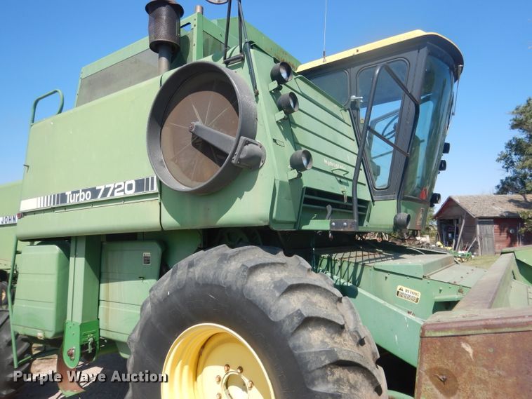 image for item DG4581 John Deere 7720 combine