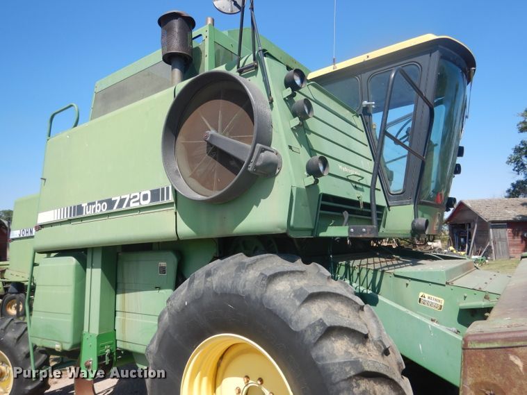 image for item DG4581 John Deere 7720 combine