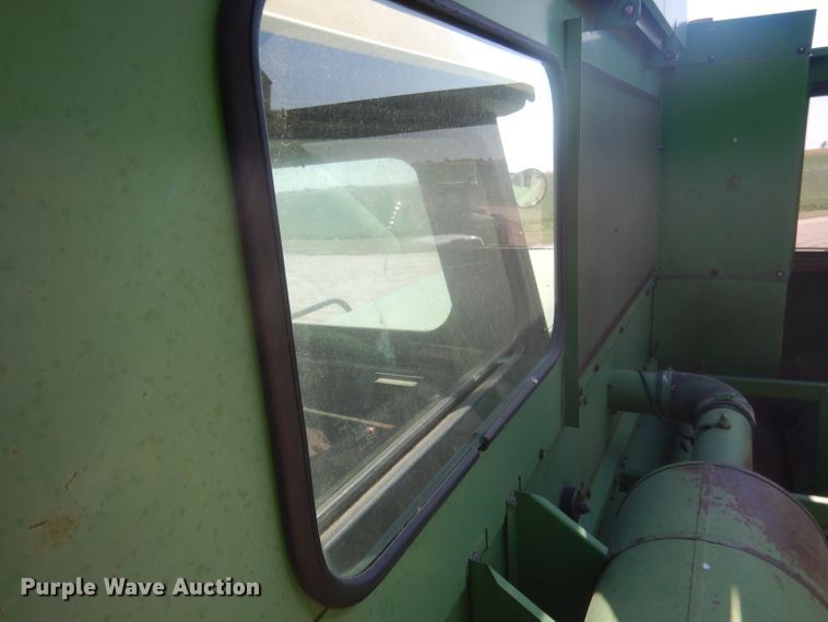 image for item DG4581 John Deere 7720 combine