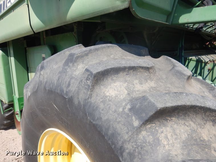 image for item DG4581 John Deere 7720 combine