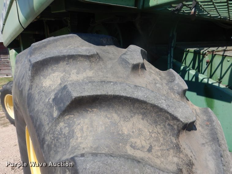 image for item DG4581 John Deere 7720 combine