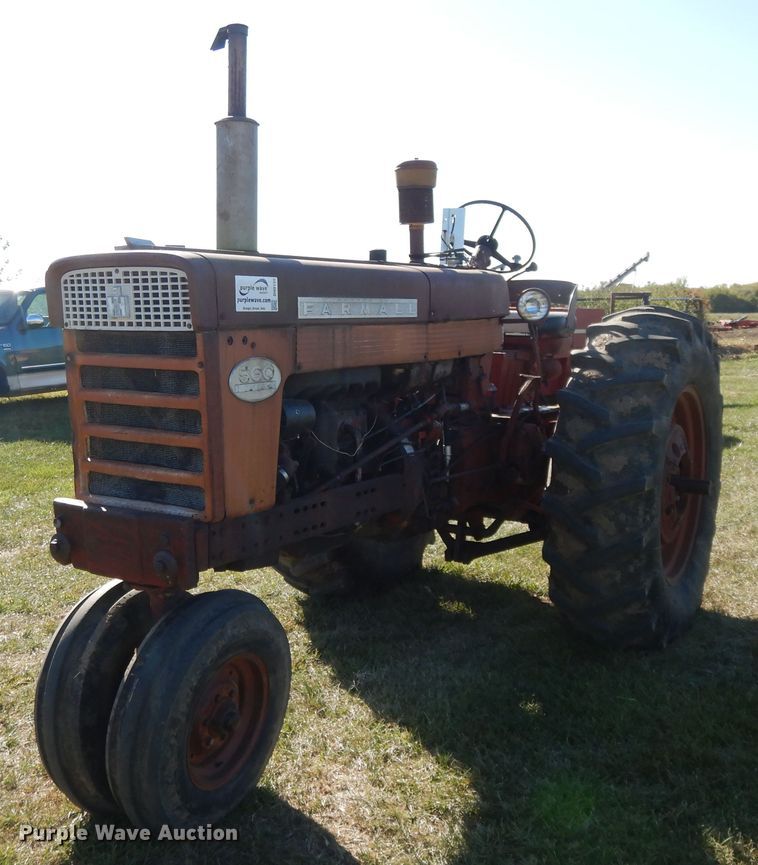 image for item DH0130 1963 Farmall 560  tractor