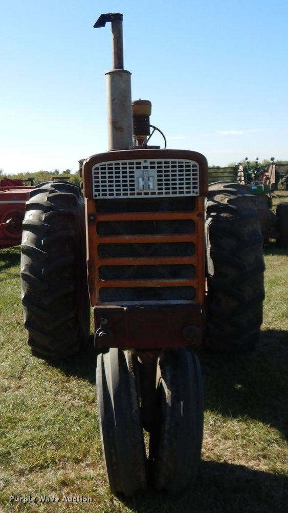 image for item DH0130 1963 Farmall 560  tractor