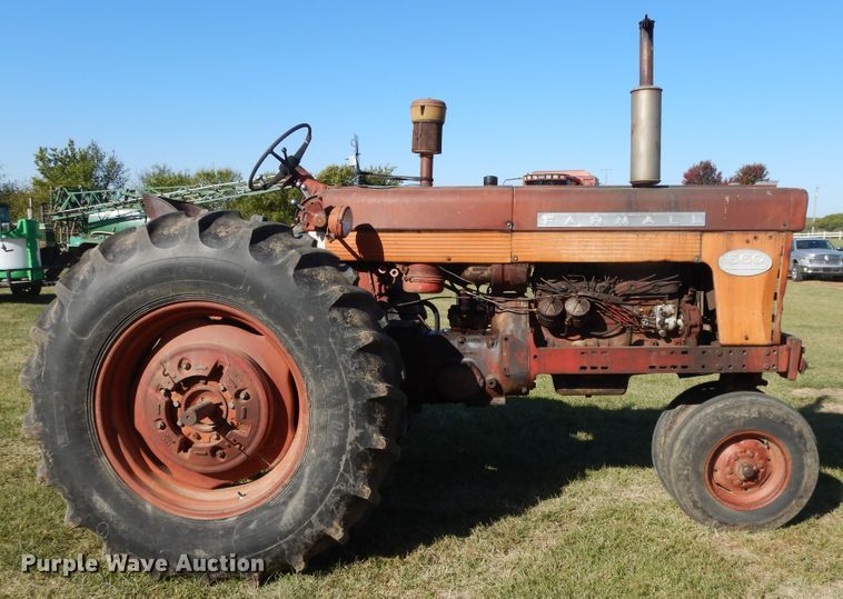 image for item DH0130 1963 Farmall 560  tractor