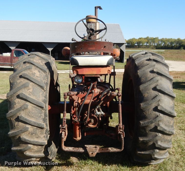 image for item DH0130 1963 Farmall 560  tractor