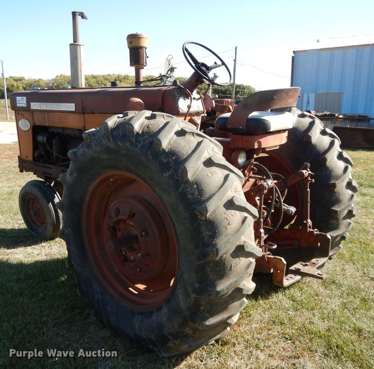 image for item DH0130 1963 Farmall 560  tractor