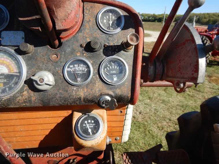 image for item DH0130 1963 Farmall 560  tractor
