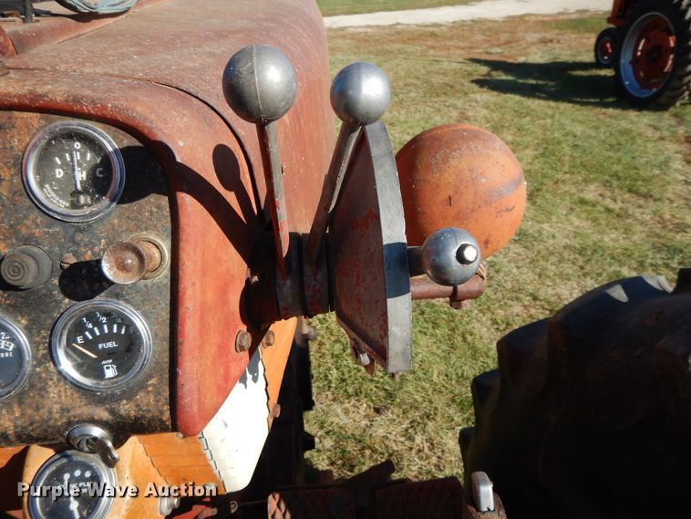 image for item DH0130 1963 Farmall 560  tractor