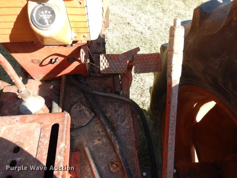 image for item DH0130 1963 Farmall 560  tractor