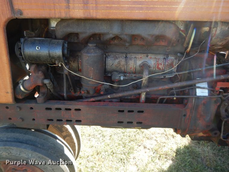 image for item DH0130 1963 Farmall 560  tractor
