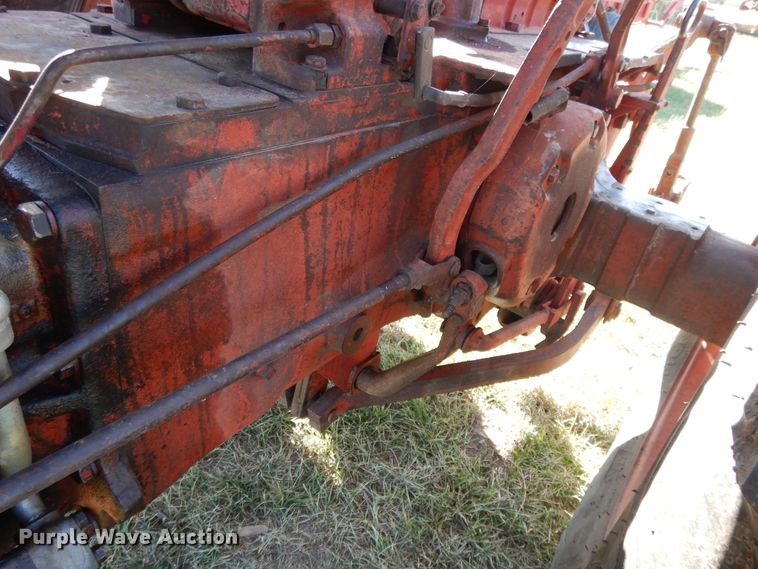 image for item DH0130 1963 Farmall 560  tractor