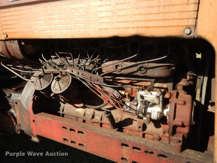 image for item DH0130 1963 Farmall 560  tractor